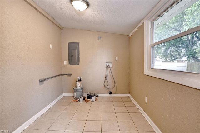 1926 Demetro DR, Hampton, VA 23663
