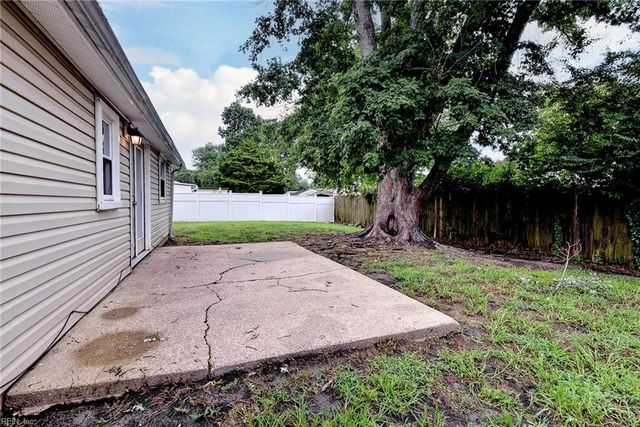 1926 Demetro DR, Hampton, VA 23663
