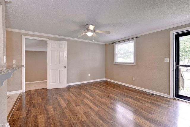 1926 Demetro DR, Hampton, VA 23663