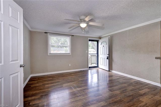 1926 Demetro DR, Hampton, VA 23663