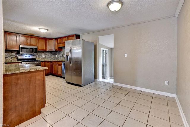 1926 Demetro DR, Hampton, VA 23663