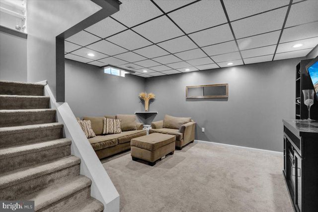 6 LAUREL WOODS DR, Reading, PA 19607