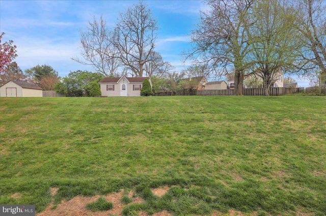 6 LAUREL WOODS DR, Reading, PA 19607