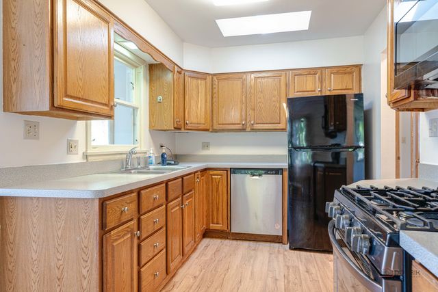 3615 Grandmore Avenue, Gurnee, IL 60031