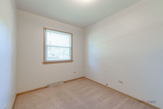 3615 Grandmore Avenue, Gurnee, IL 60031