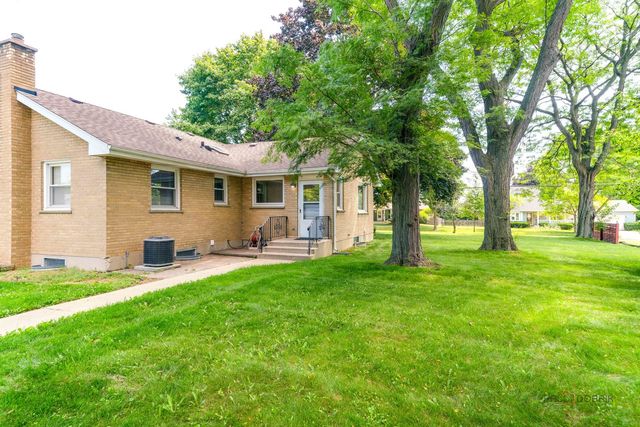 3615 Grandmore Avenue, Gurnee, IL 60031