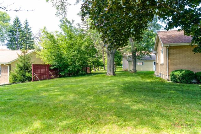 3615 Grandmore Avenue, Gurnee, IL 60031