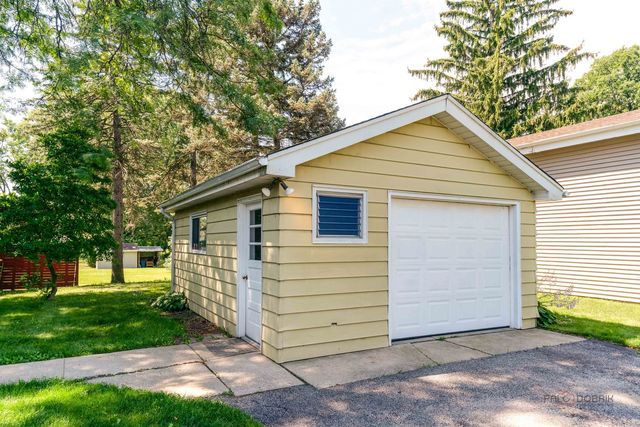 3615 Grandmore Avenue, Gurnee, IL 60031