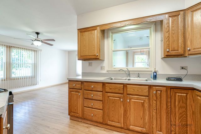 3615 Grandmore Avenue, Gurnee, IL 60031