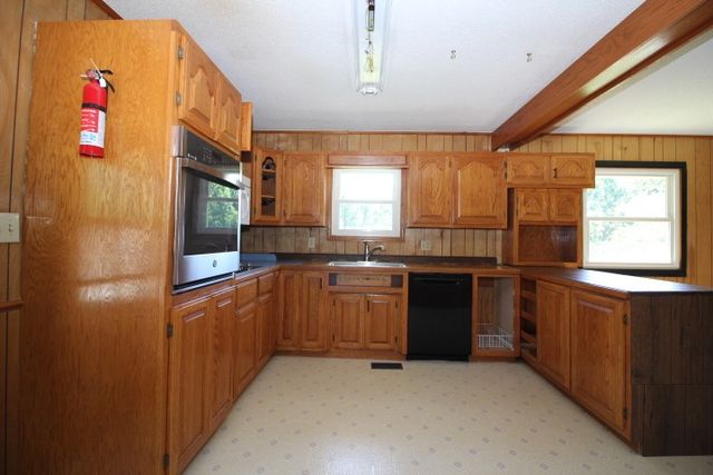 310 Dogwood Dr, Erin, TN 37061