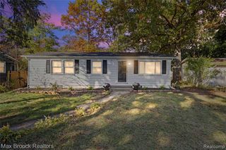 9650 Cooley Lake Road, White Lake, MI 48386