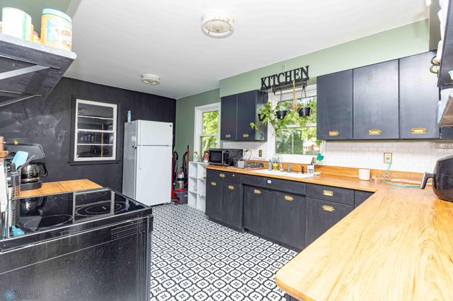 1407 13th Street S, Moorhead, MN 56560