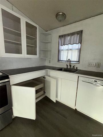 100 Riverview Circle, Saline, MI 48176