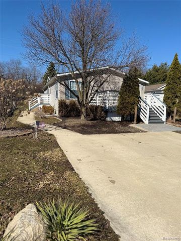 100 Riverview Circle, Saline, MI 48176