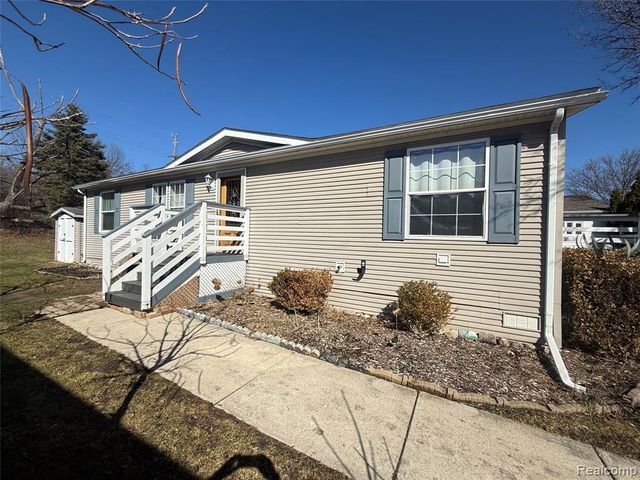 100 Riverview Circle, Saline, MI 48176