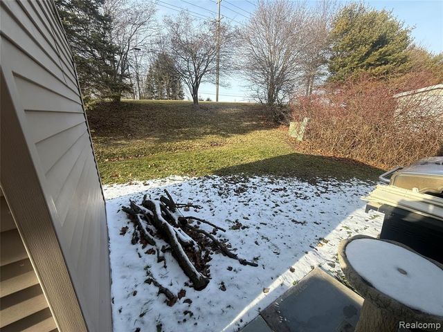 100 Riverview Circle, Saline, MI 48176