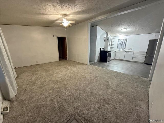 100 Riverview Circle, Saline, MI 48176