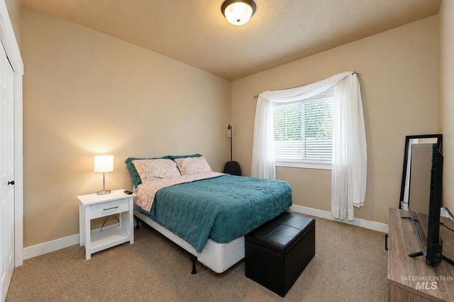 1411 W Raelin Dr, Nampa, ID 83686