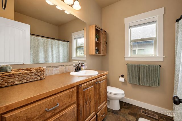 1411 W Raelin Dr, Nampa, ID 83686