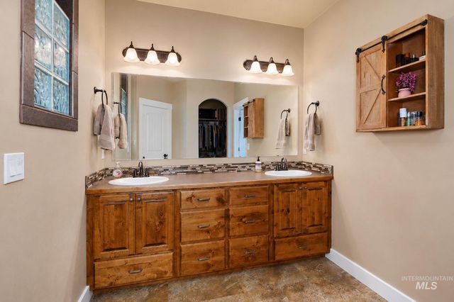1411 W Raelin Dr, Nampa, ID 83686