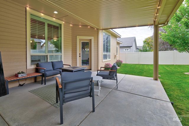 1411 W Raelin Dr, Nampa, ID 83686