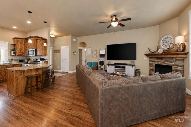 1411 W Raelin Dr, Nampa, ID 83686