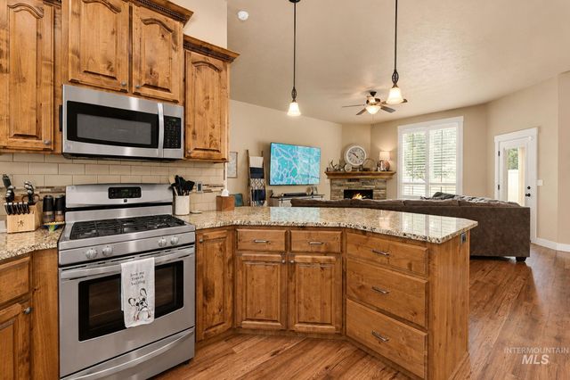 1411 W Raelin Dr, Nampa, ID 83686