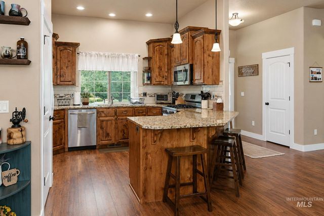1411 W Raelin Dr, Nampa, ID 83686