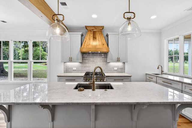 541 Oak Lawn Road, Georgetown, SC 29440