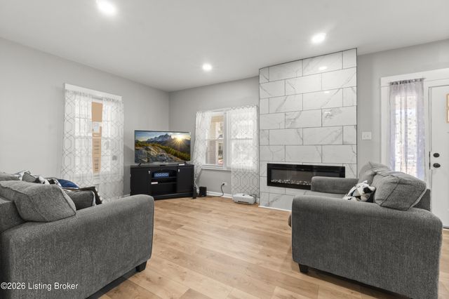 313 S 41st St, Louisville, KY 40212