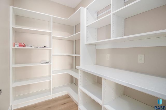 5505 E Morningside Cir Circle, Sioux Falls, SD 57110