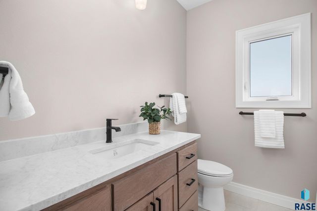 5505 E Morningside Cir Circle, Sioux Falls, SD 57110