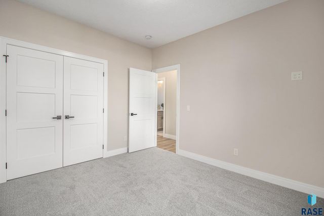 5505 E Morningside Cir Circle, Sioux Falls, SD 57110