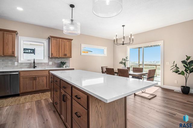 5505 E Morningside Cir Circle, Sioux Falls, SD 57110