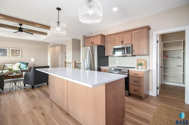 5505 E Morningside Cir Circle, Sioux Falls, SD 57110