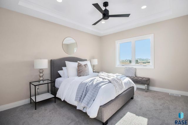 5505 E Morningside Cir Circle, Sioux Falls, SD 57110