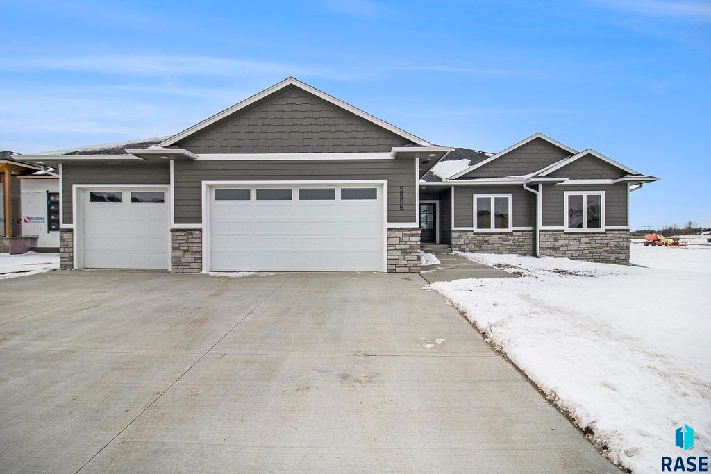 5505 E Morningside Cir Circle, Sioux Falls, SD 57110