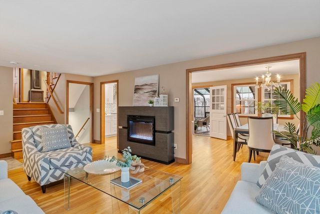 11 Ethelyn Cir, Maynard, MA 01754