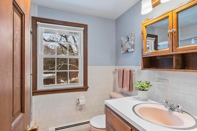 11 Ethelyn Cir, Maynard, MA 01754