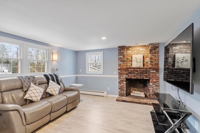 11 Ethelyn Cir, Maynard, MA 01754