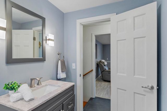 11 Ethelyn Cir, Maynard, MA 01754