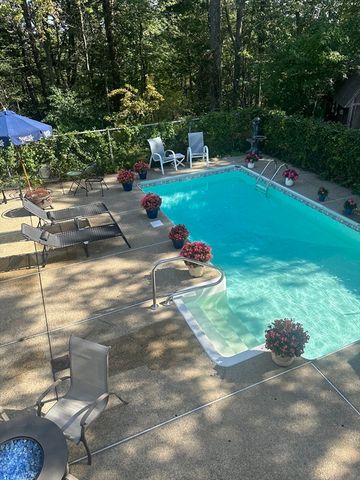 11 Ethelyn Cir, Maynard, MA 01754