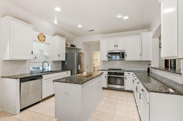 155 W Drifting Shadows Circle, The Woodlands, TX 77385