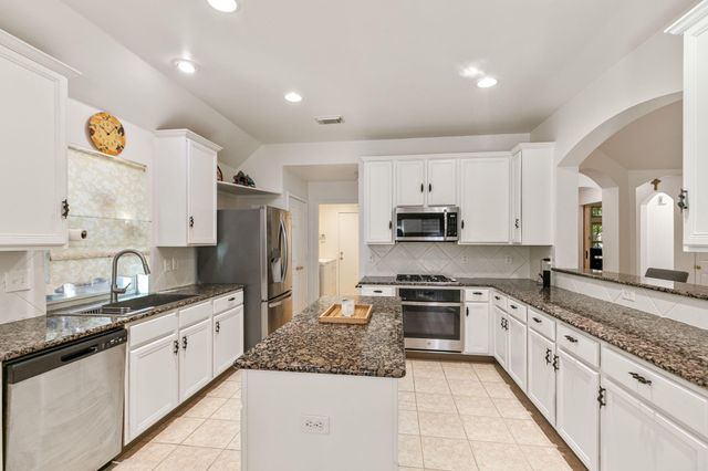 155 W Drifting Shadows Circle, The Woodlands, TX 77385