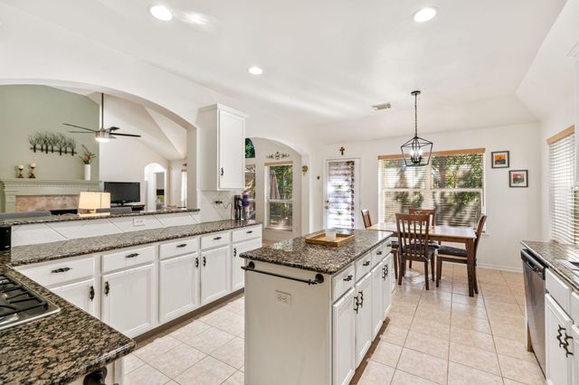 155 W Drifting Shadows Circle, The Woodlands, TX 77385