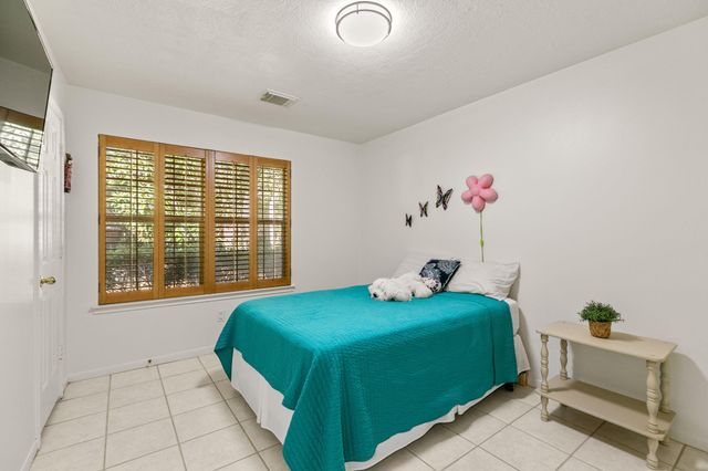 155 W Drifting Shadows Circle, The Woodlands, TX 77385
