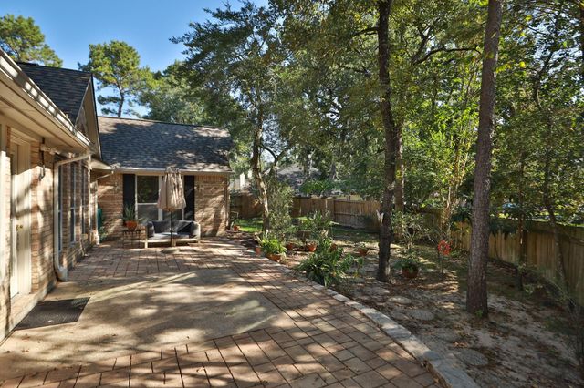 155 W Drifting Shadows Circle, The Woodlands, TX 77385