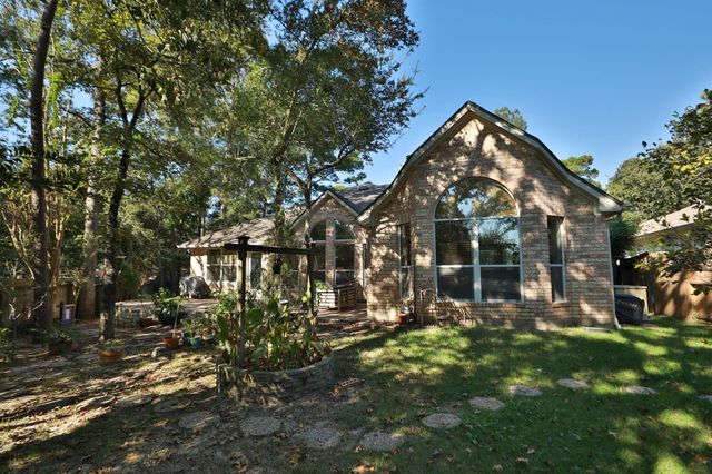 155 W Drifting Shadows Circle, The Woodlands, TX 77385