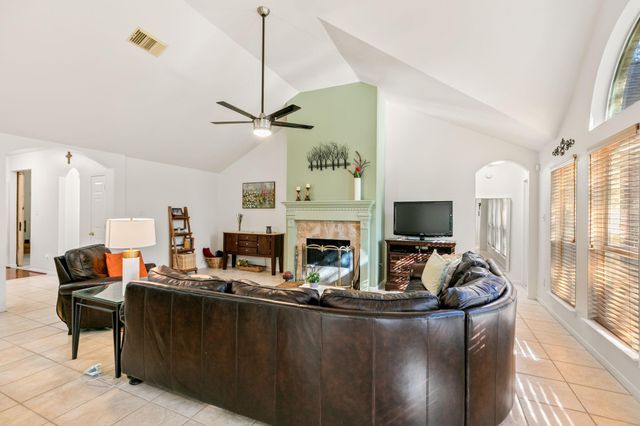 155 W Drifting Shadows Circle, The Woodlands, TX 77385