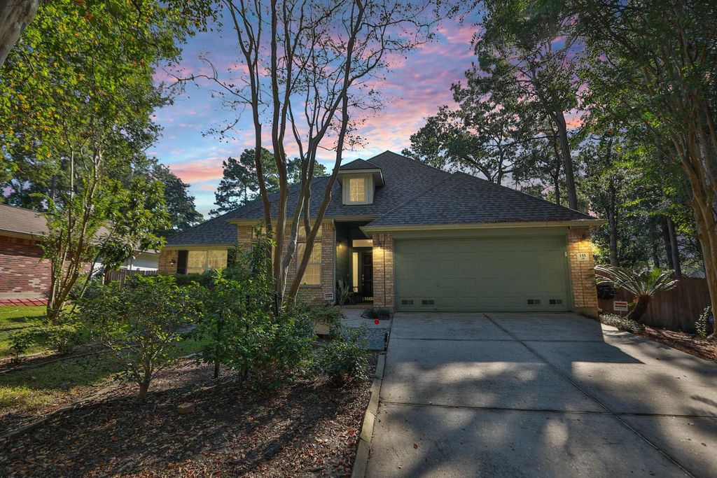 155 W Drifting Shadows Circle, The Woodlands, TX 77385